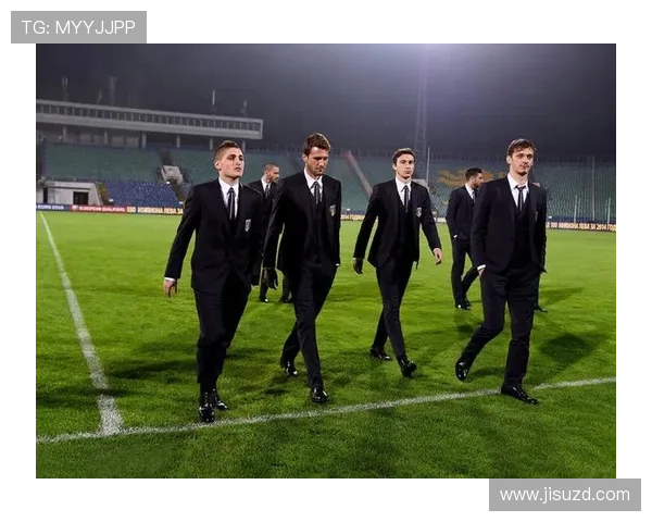 世界足球明星穿着西装的时尚风采与魅力展示 世界足球明星穿着西装的时尚风采与魅力展示