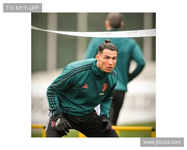 足球明星发带的魅力与时尚潮流解析，助你提升运动风格与自信