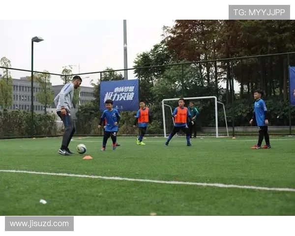 为足球明星谱写旋律歌唱他们的荣耀与梦想